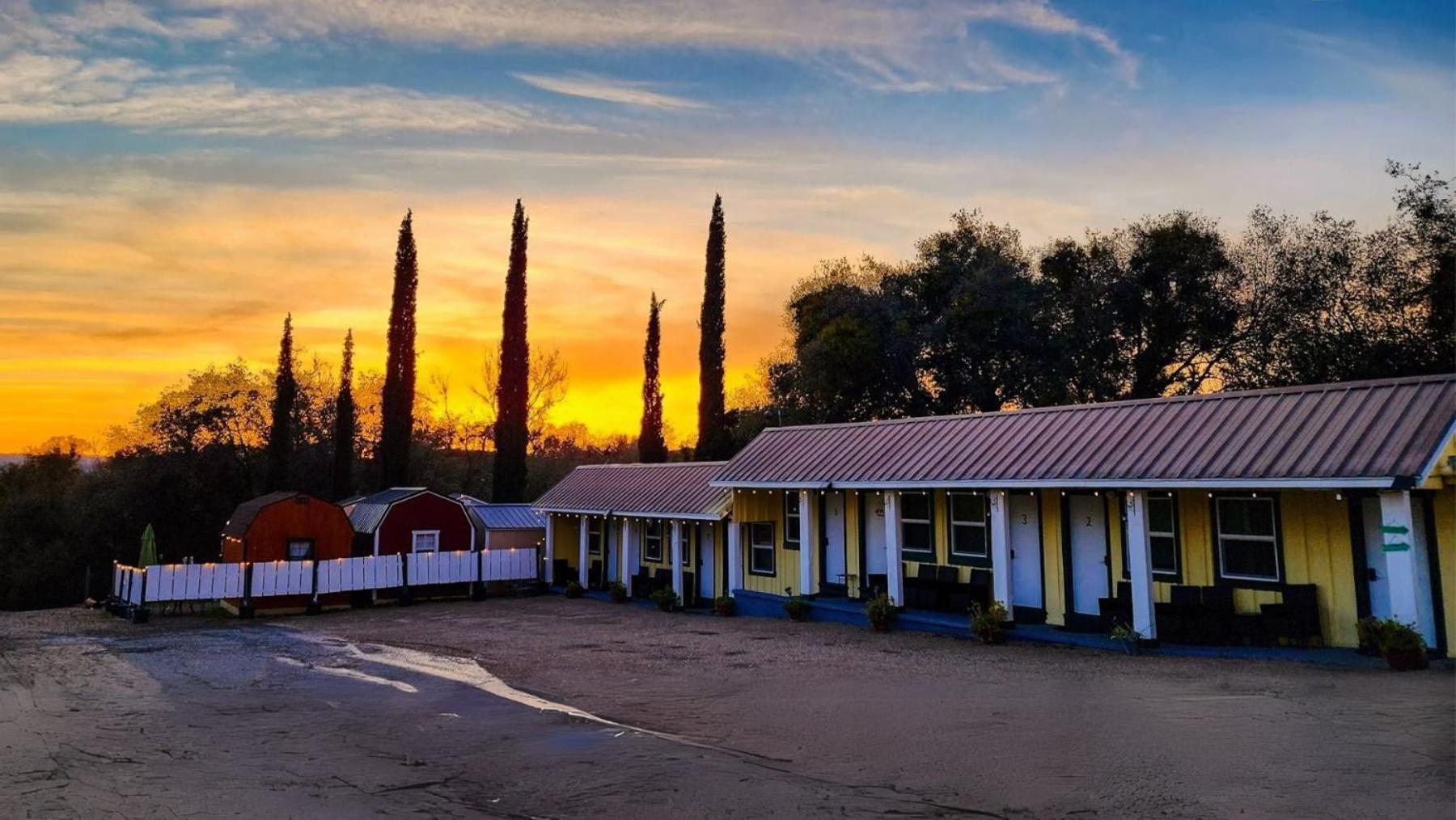 Genas'S Sierra Inn & Restaurant Dunlap Kültér fotó