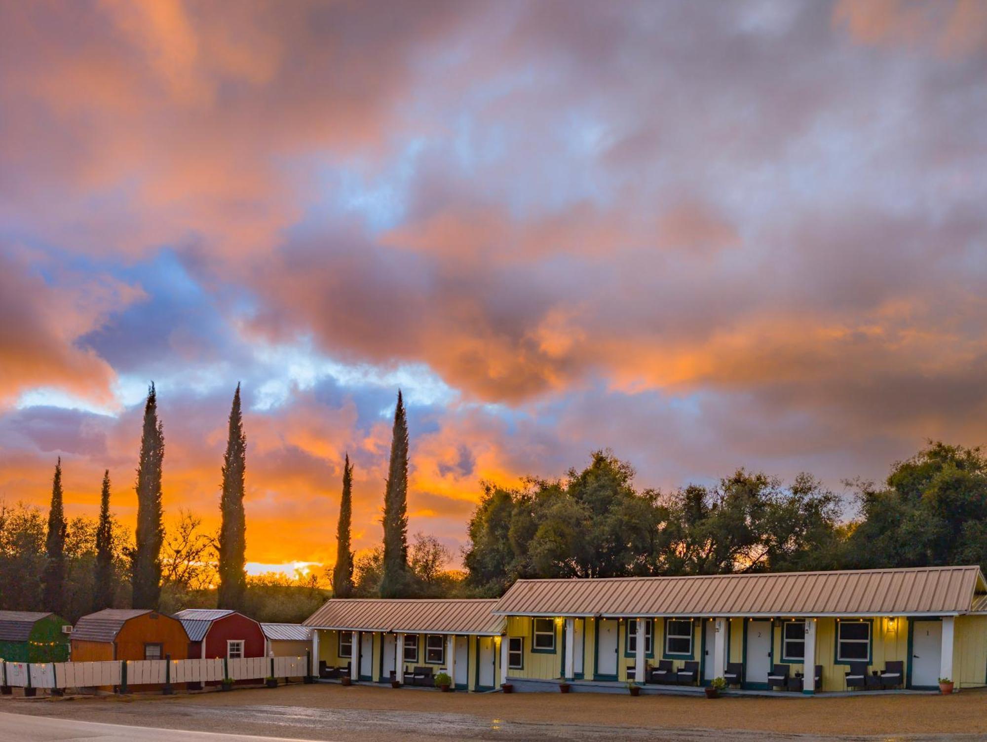 Genas'S Sierra Inn & Restaurant Dunlap Kültér fotó